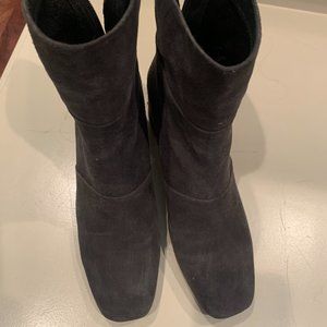 Kenneth Cole size 7.5 Gray suede booties